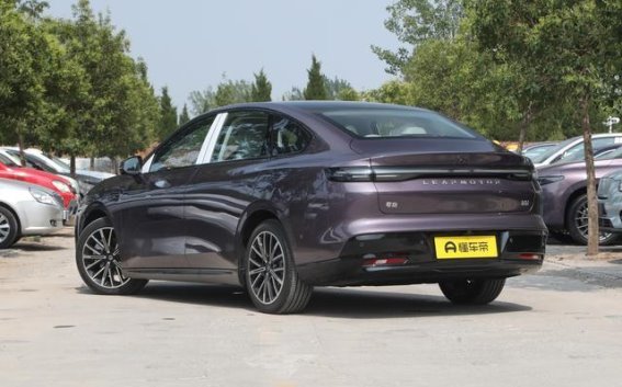 零跑B01实测：10万元级轿车的“细节逆袭”