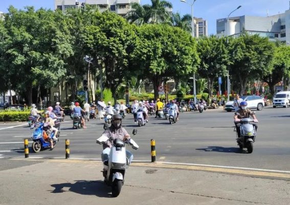 电动车新规“3严查4禁令”正式实施，车主需警惕这些变化