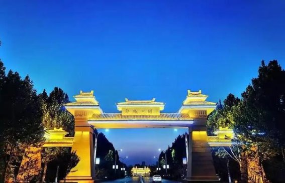 昔日繁华的六朝古都，今日成了寂静的小镇