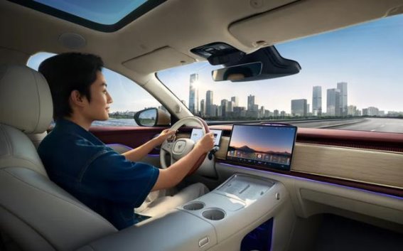 岚图知音：为家庭出行带来全新纯电选择