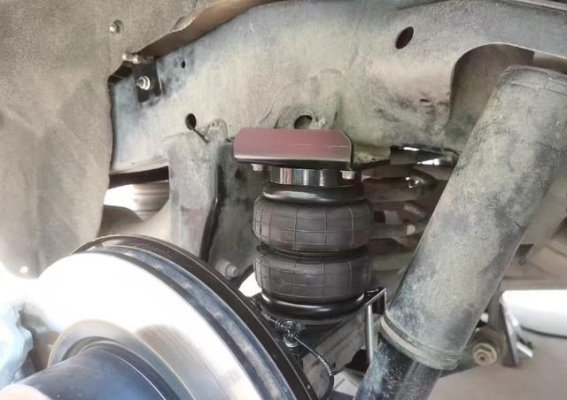 坦克500与AIRBFT4x4辅助承载气囊：长途越野的新标配