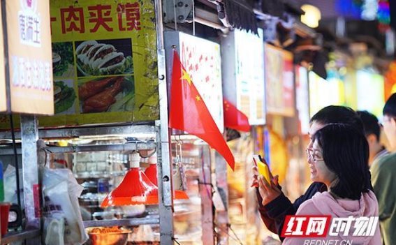 株洲春夜：灯火映照下的温柔与梦幻