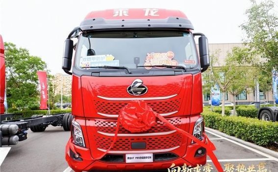 乘龙之夜在运城燃动山西物流，定制化产品引领运输新潮流