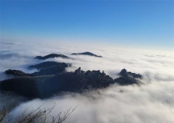 崆峒山初冬，寒风中寻暖意，邂逅冬日的秘境