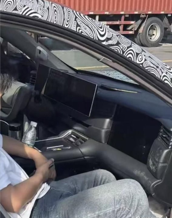 新增副驾娱乐屏设计曝光，智己LS6内饰焕新升级