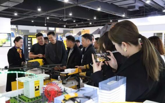 走进低空经济新蓝海：凤凰街道“益企点亮产业”研学活动纪实