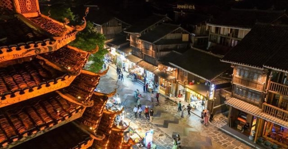 夜色肇兴：古老侗寨的璀璨时光