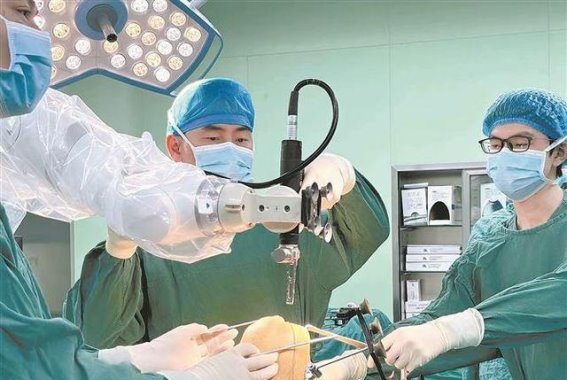 厦门市首例机器人辅助人工关节置换术成功实施