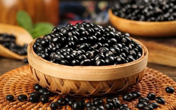 腿上青筋轻松调理，几毛钱黑豆汤在家就能煮