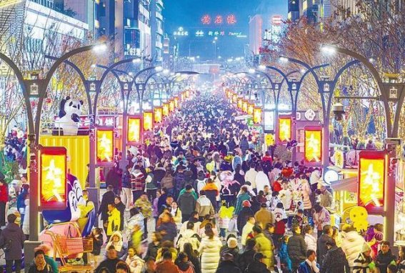 璀璨灯光照亮江城，武汉跨年迎新独特视听盛宴