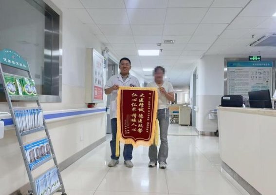 69岁奶奶腰椎骨折微创手术快速康复，温情医护助力重生