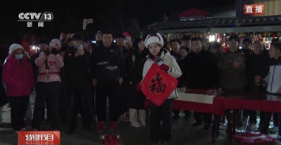 夜爬泰山迎新年，跨越千年古韵与现代风情