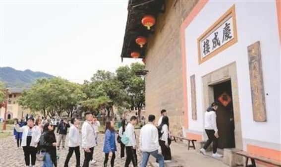 每一片土地，都是一部教科书