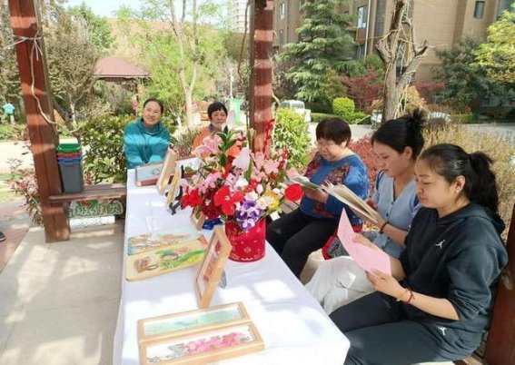 春日书香与艺术的邂逅——居民共赴知识与心灵的盛宴