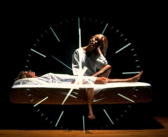 如何判断自己是否失眠？50岁后入睡的黄金时刻