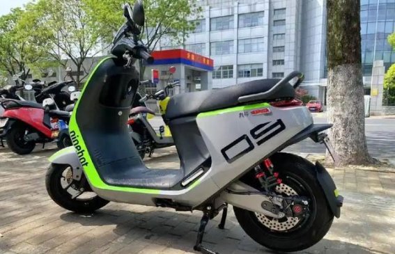 电动车紧急制动技巧详解 前后刹车顺序如何更安全