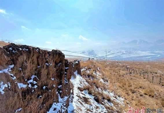 春雪中的乌鞘岭与明长城