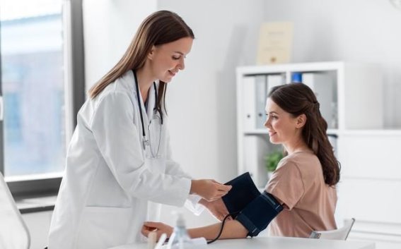 喝水与血压：掌握正确方式，稳定血压不再难