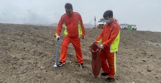 青藏线的坚守者：公路养护工的真实面貌