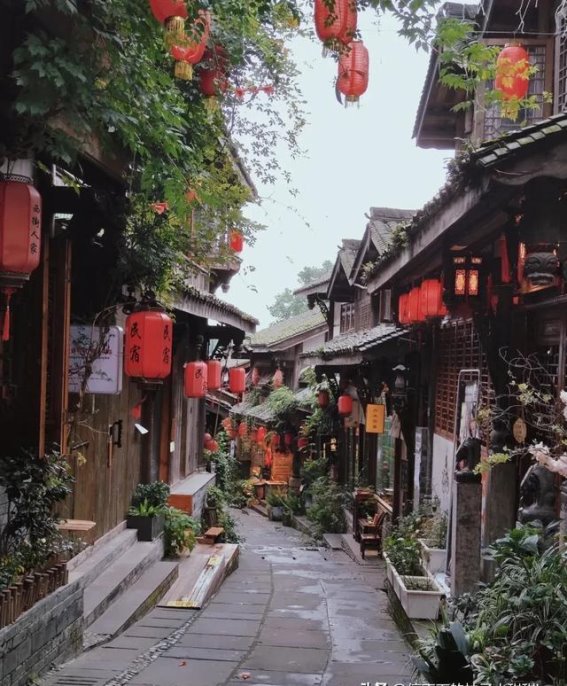 藏在四川都江堰山水之间的一座城，惊艳了时光，温柔了岁月