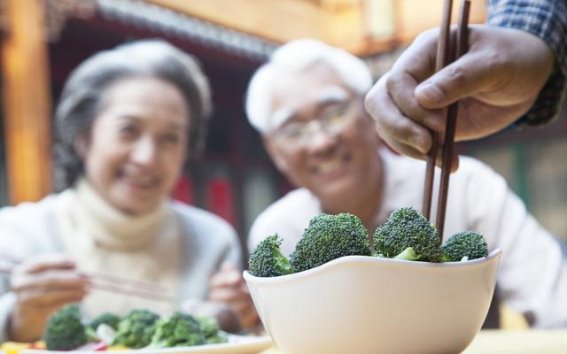 过度依赖蔬菜的健康误区：一位55岁阿姨的肝脏危机