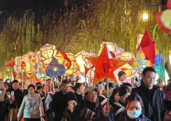 丽江古城元宵夜：灯火辉煌中传承与梦想