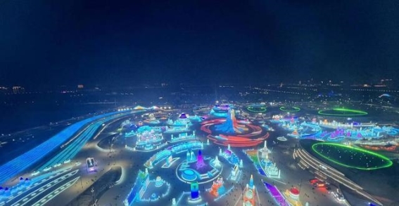 哈尔滨冰雪大世界遭遇游客吐槽：9小时排队、黄牛炒票，景区管理亟待改进